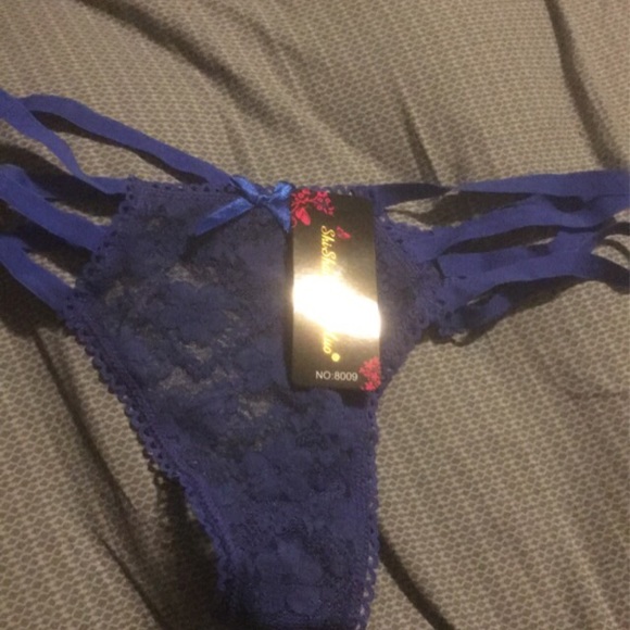 Lacy thong - Picture 2 of 3